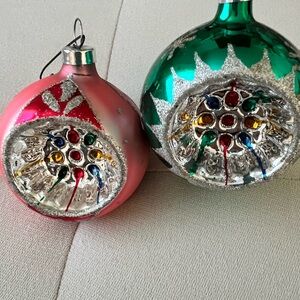 Indented Festive Green and Red Holiday Ornaments